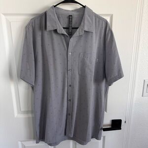 Vuori Men's Gray Short Sleeve Shirt